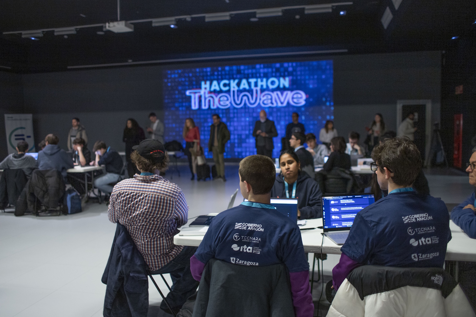 Más de 120 participantes en el Hackathón Hacking The Future que se celebra en Zaragoza